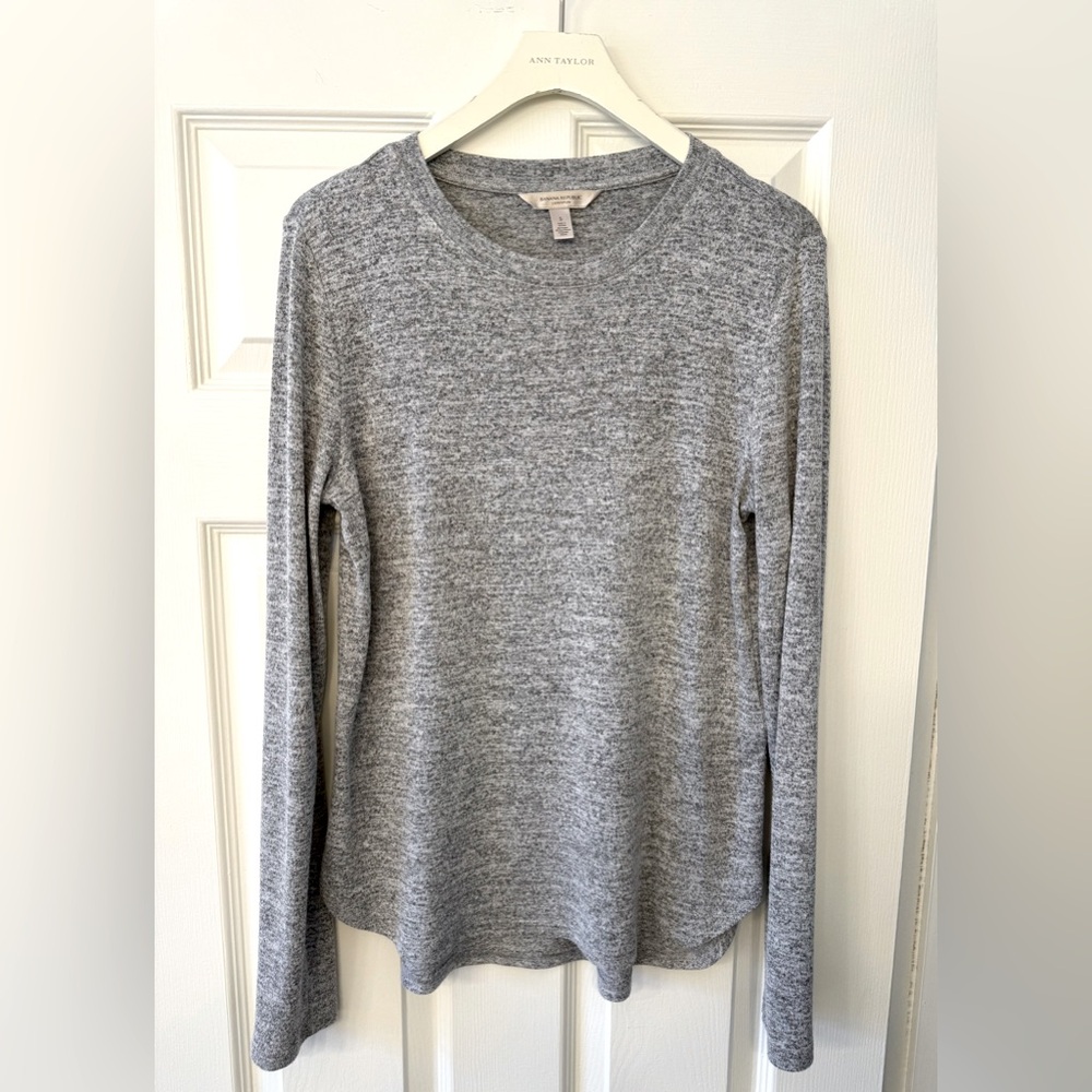 BANANA REPUBLIC Luxespun Crew Neck Sweater. Heathered Light Grey. Size S